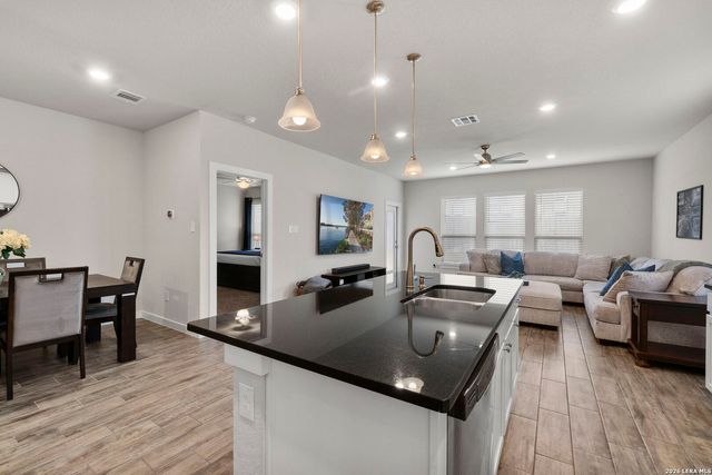 6211 Fox Peak Dr, San Antonio, TX 78247