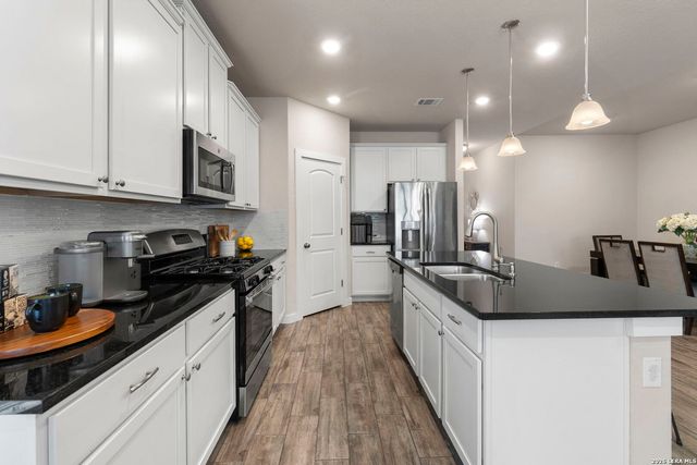 6211 Fox Peak Dr, San Antonio, TX 78247