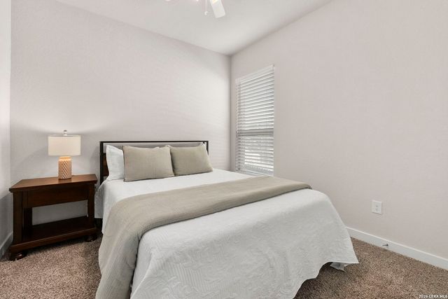 6211 Fox Peak Dr, San Antonio, TX 78247