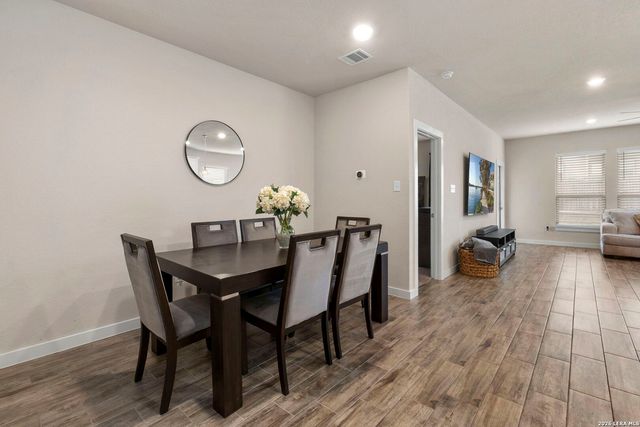 6211 Fox Peak Dr, San Antonio, TX 78247