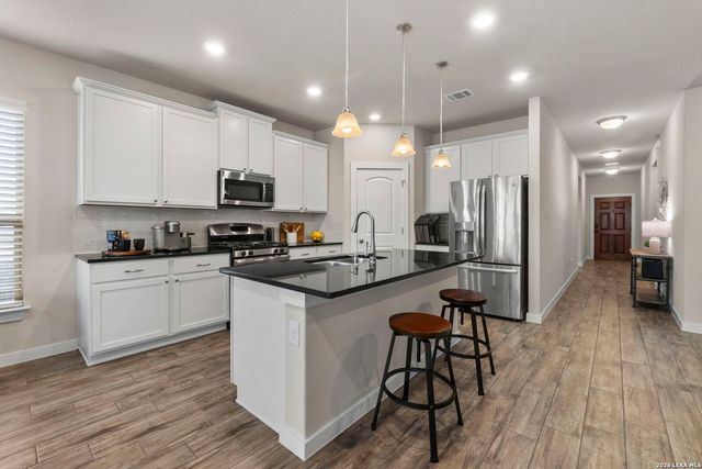 6211 Fox Peak Dr, San Antonio, TX 78247