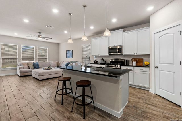 6211 Fox Peak Dr, San Antonio, TX 78247