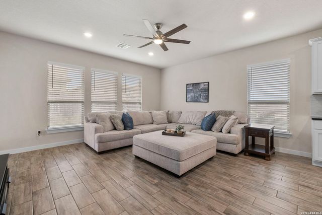 6211 Fox Peak Dr, San Antonio, TX 78247