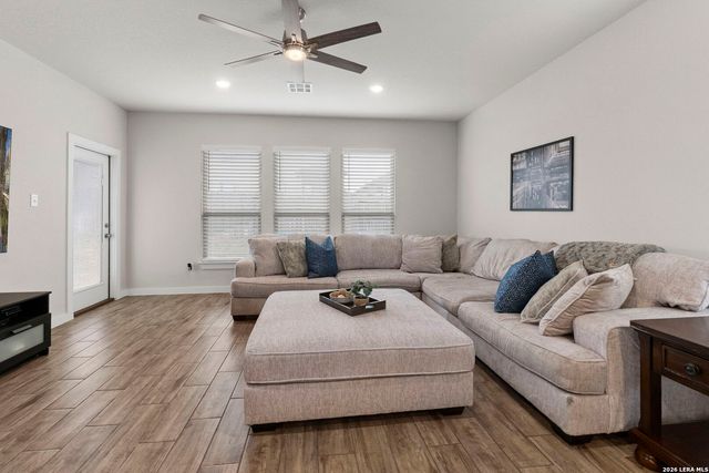 6211 Fox Peak Dr, San Antonio, TX 78247