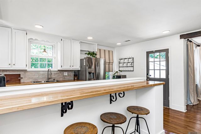 4145 Floyd Dr, Baton Rouge, LA 70808