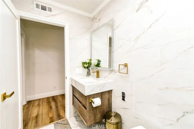 2 Dos Rios, Irvine, CA 92602