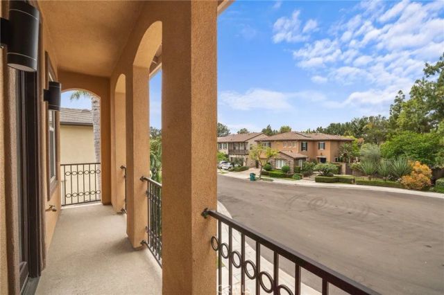 2 Dos Rios, Irvine, CA 92602