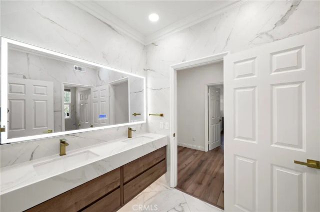 2 Dos Rios, Irvine, CA 92602