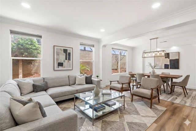 2 Dos Rios, Irvine, CA 92602