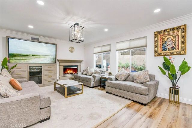 2 Dos Rios, Irvine, CA 92602