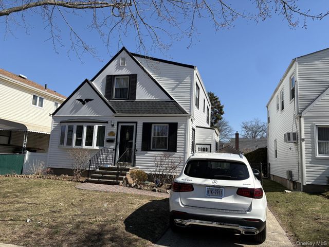 8111 261st Street, Glen Oaks, NY 11004