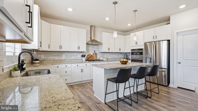 2124 BERWICK DR, Jeffersonton, VA 22724