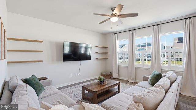 2124 BERWICK DR, Jeffersonton, VA 22724