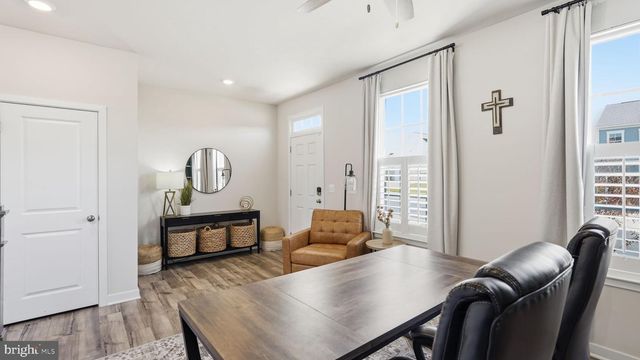 2124 BERWICK DR, Jeffersonton, VA 22724