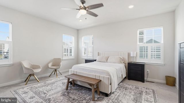 2124 BERWICK DR, Jeffersonton, VA 22724