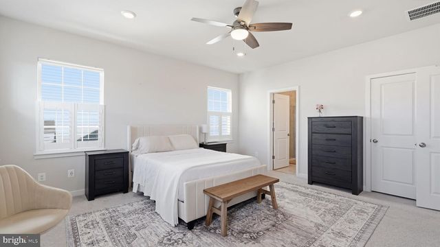 2124 BERWICK DR, Jeffersonton, VA 22724