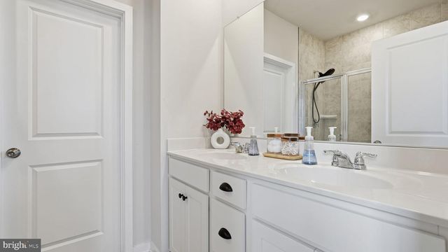 2124 BERWICK DR, Jeffersonton, VA 22724