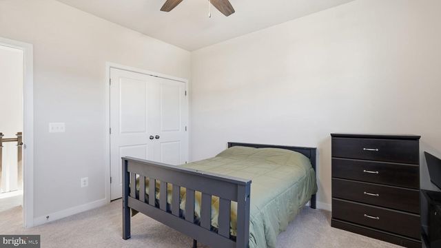 2124 BERWICK DR, Jeffersonton, VA 22724