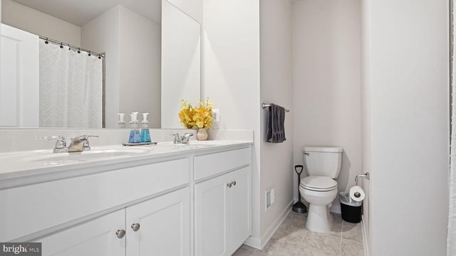 2124 BERWICK DR, Jeffersonton, VA 22724