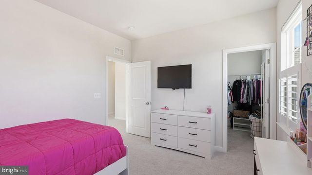 2124 BERWICK DR, Jeffersonton, VA 22724