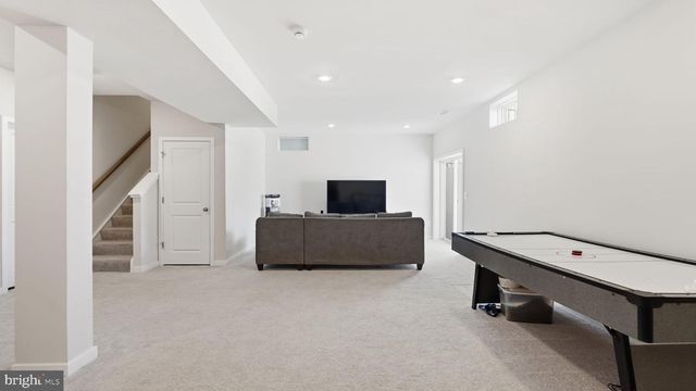 2124 BERWICK DR, Jeffersonton, VA 22724