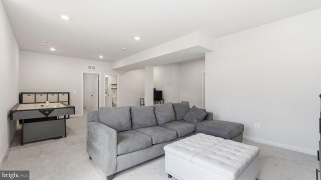 2124 BERWICK DR, Jeffersonton, VA 22724