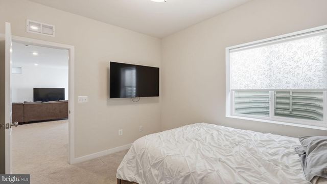 2124 BERWICK DR, Jeffersonton, VA 22724