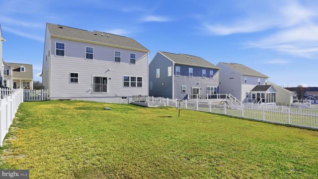 2124 BERWICK DR, Jeffersonton, VA 22724