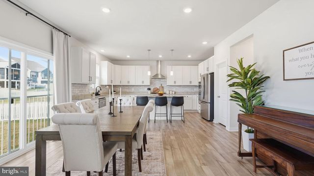 2124 BERWICK DR, Jeffersonton, VA 22724