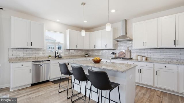 2124 BERWICK DR, Jeffersonton, VA 22724