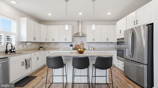 2124 BERWICK DR, Jeffersonton, VA 22724