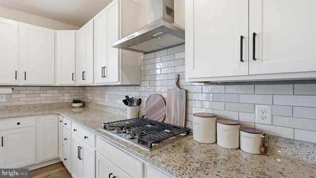 2124 BERWICK DR, Jeffersonton, VA 22724