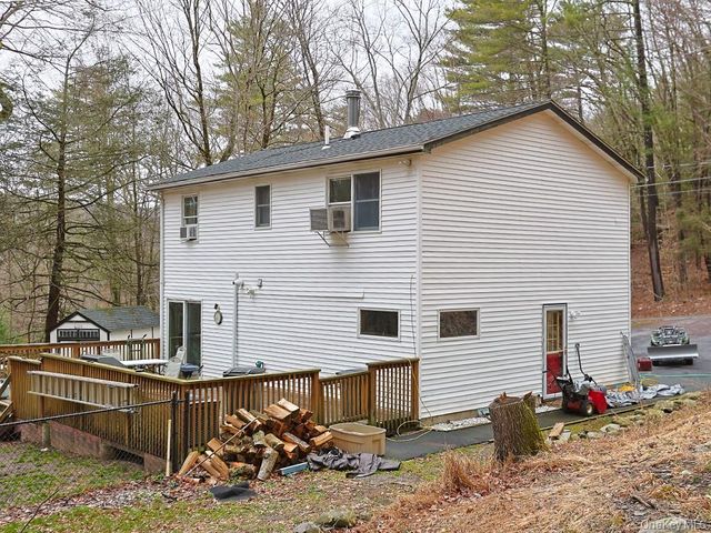 68 Kennel Road, Cuddebackville, NY 12729
