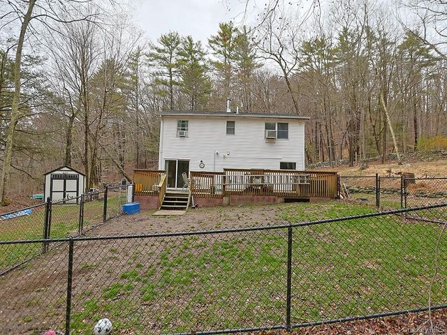 68 Kennel Road, Cuddebackville, NY 12729