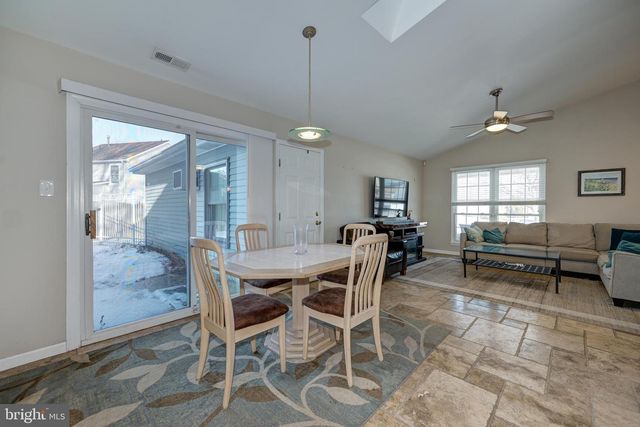 48 LONGHURST RD, Marlton, NJ 08053