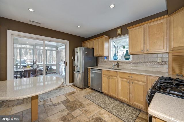 48 LONGHURST RD, Marlton, NJ 08053