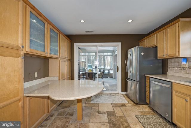 48 LONGHURST RD, Marlton, NJ 08053