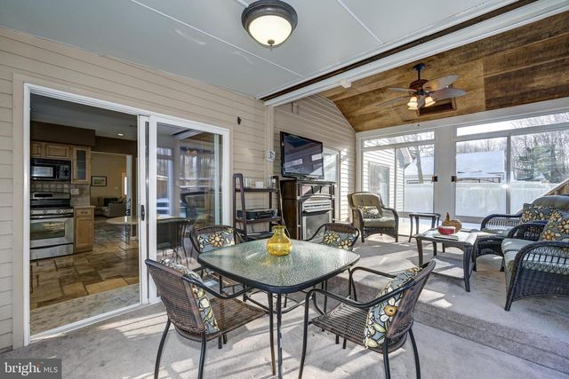 48 LONGHURST RD, Marlton, NJ 08053