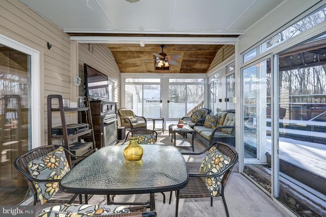 48 LONGHURST RD, Marlton, NJ 08053