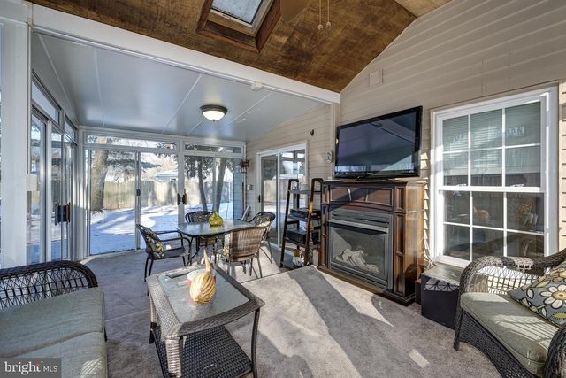 48 LONGHURST RD, Marlton, NJ 08053