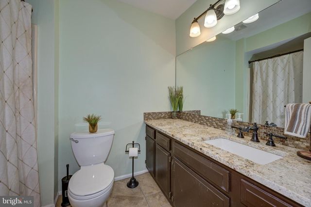 48 LONGHURST RD, Marlton, NJ 08053