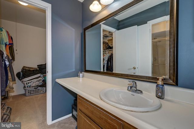 48 LONGHURST RD, Marlton, NJ 08053