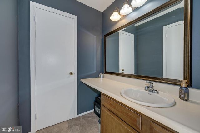 48 LONGHURST RD, Marlton, NJ 08053