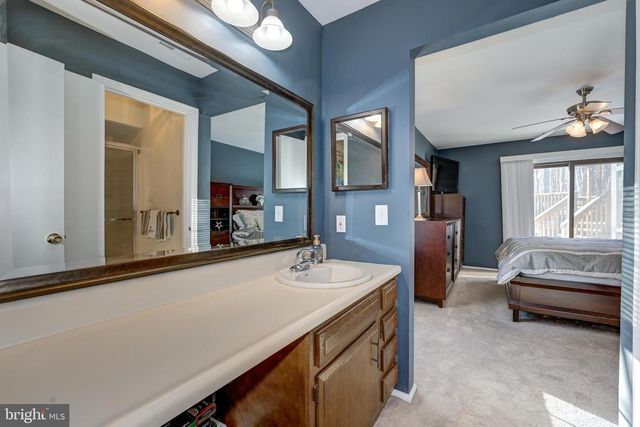 48 LONGHURST RD, Marlton, NJ 08053