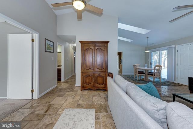 48 LONGHURST RD, Marlton, NJ 08053