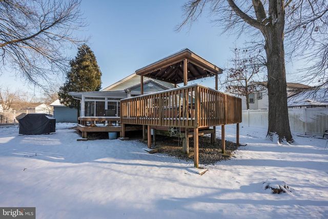 48 LONGHURST RD, Marlton, NJ 08053