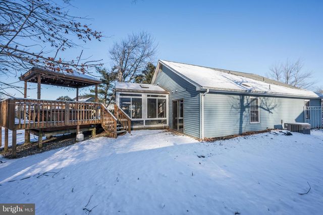 48 LONGHURST RD, Marlton, NJ 08053