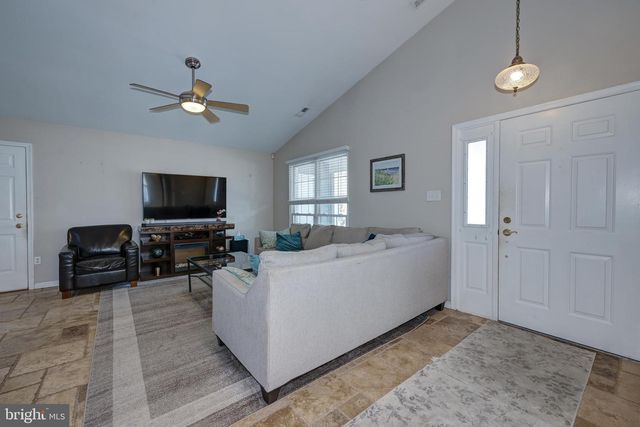 48 LONGHURST RD, Marlton, NJ 08053