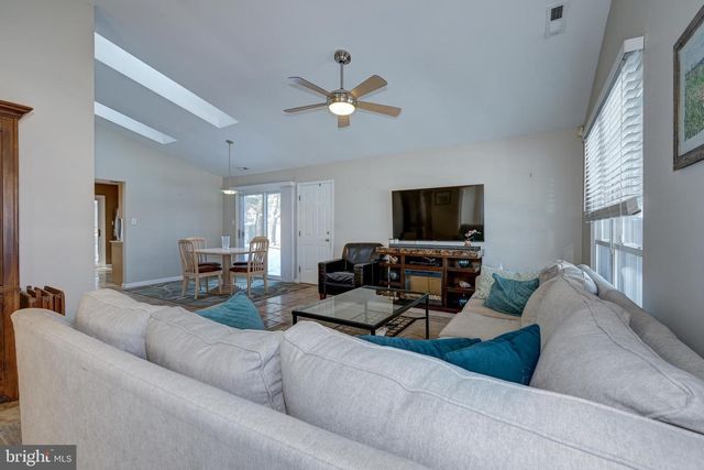 48 LONGHURST RD, Marlton, NJ 08053