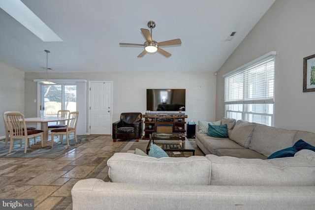 48 LONGHURST RD, Marlton, NJ 08053